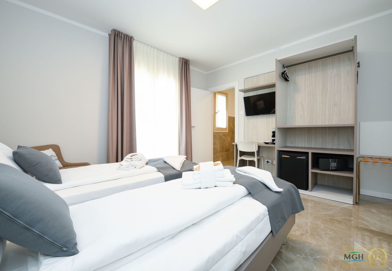 Aparthotel a Peschiera del Garda - Ranalli Palace - Double Room 1