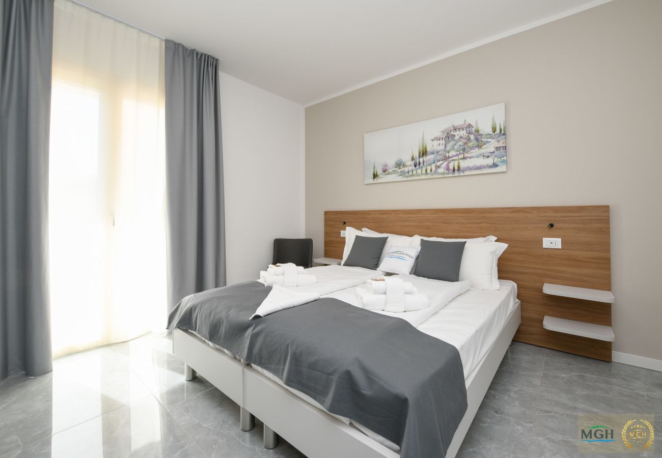 Aparthotel a Peschiera del Garda - Ranalli Palace - Double Room 8