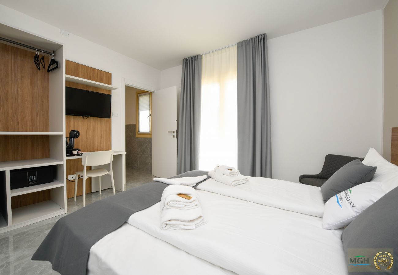 Aparthotel in Peschiera del Garda - Ranalli Palace - Double Room 1