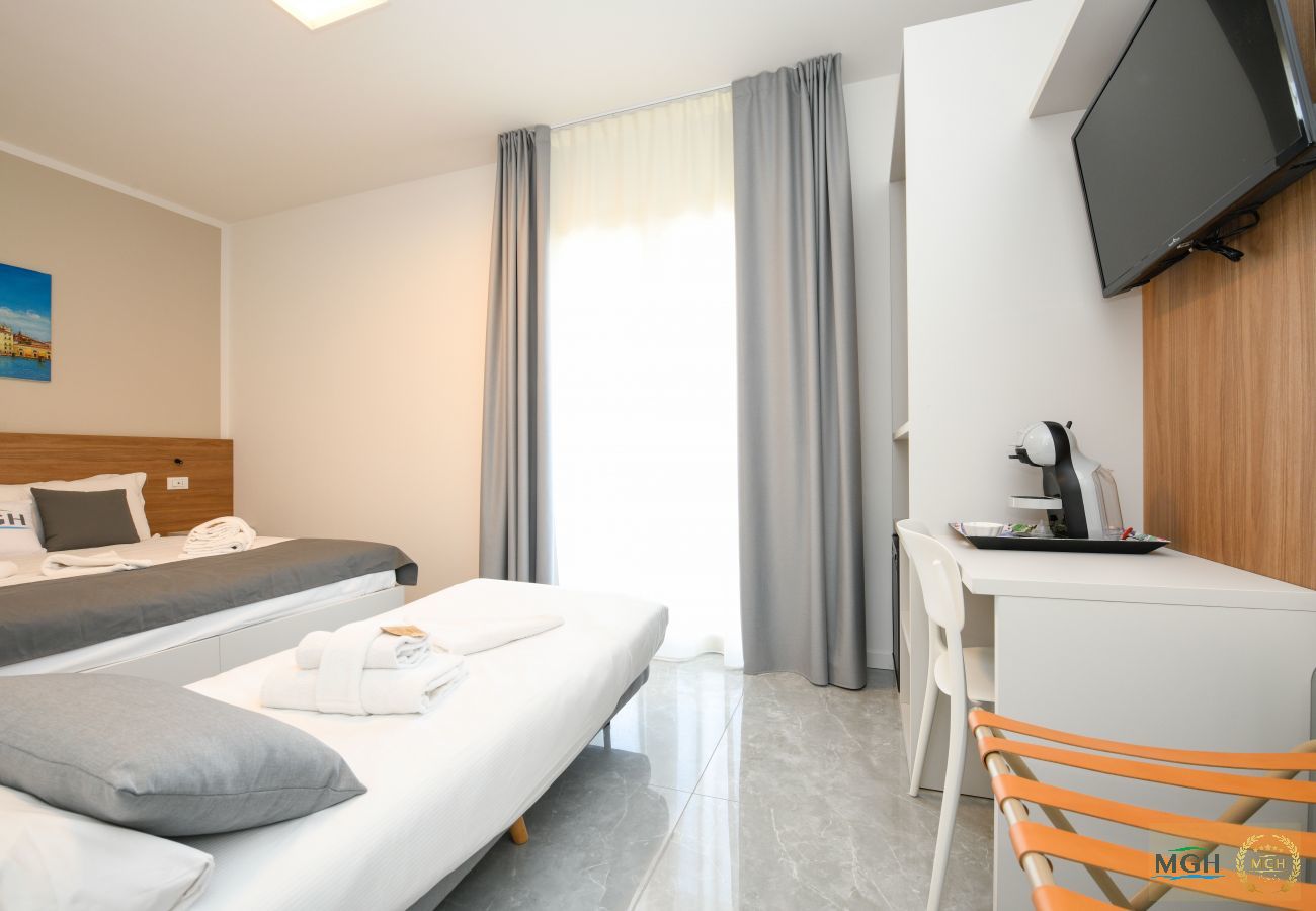 Aparthotel in Peschiera del Garda - Ranalli Palace - Double Room 1